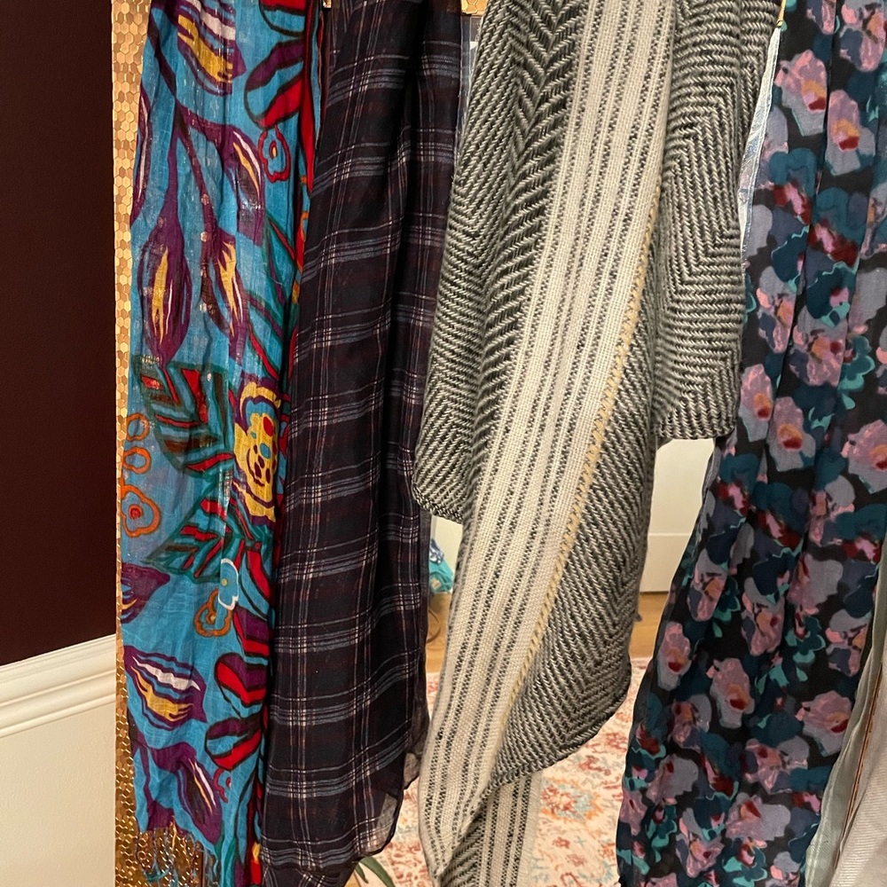 Scarves - Picture 3 of 4